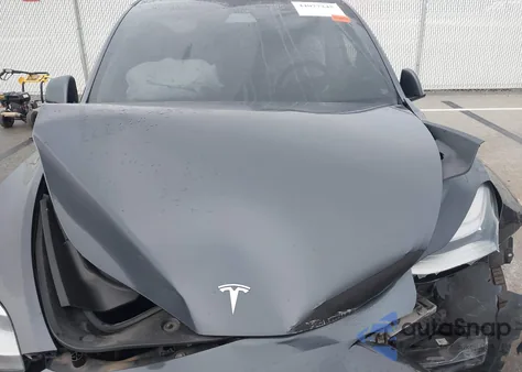 2021 Tesla Model Y Long Range Dual Motor All-Wheel Drive z USA, uszkodzony, nr VIN 5YJYGDEEXMF179178